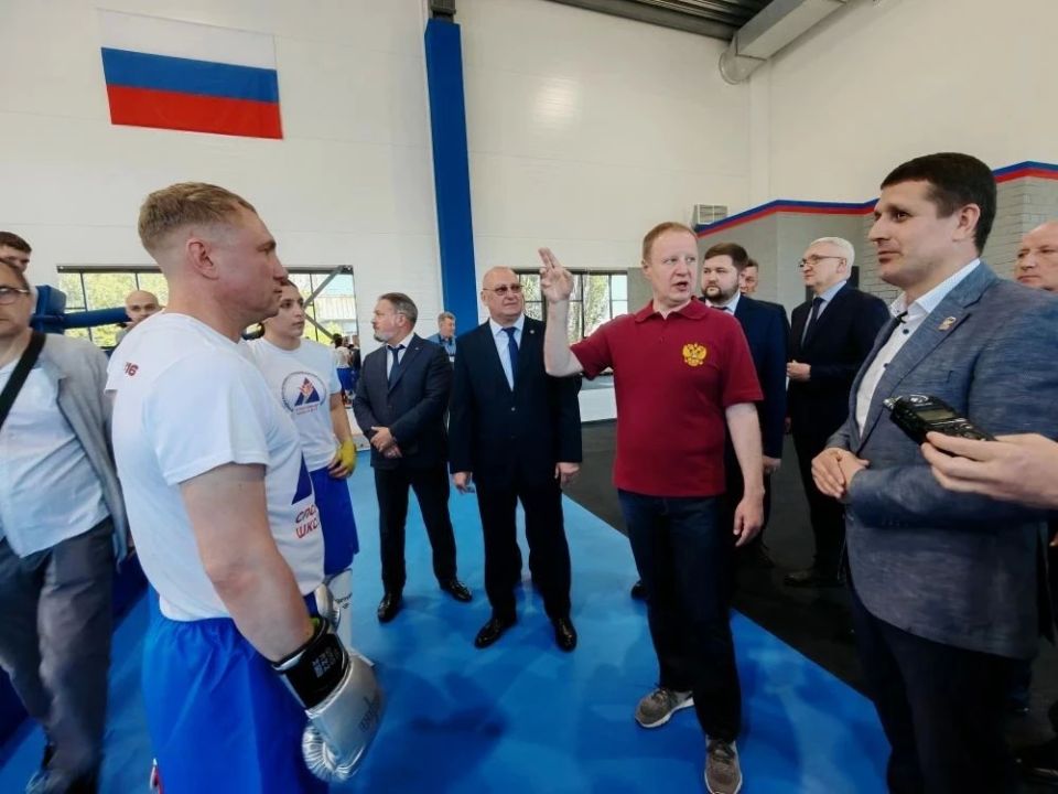 Губернатор Виктор Томенко оценил новый физкультурно-оздоровительный комплекс в Барнауле Губернатор Виктор Томенко оценил новый физкультурно-оздоровительный комплекс в Барнауле