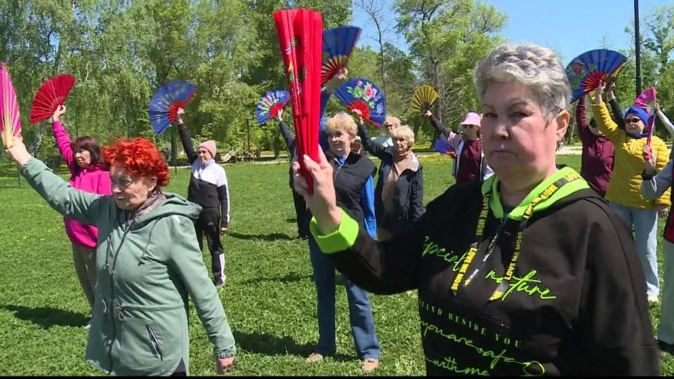 В парке «Изумрудный» сегодня стартуют бесплатные групповые тренировки на открытом воздухе