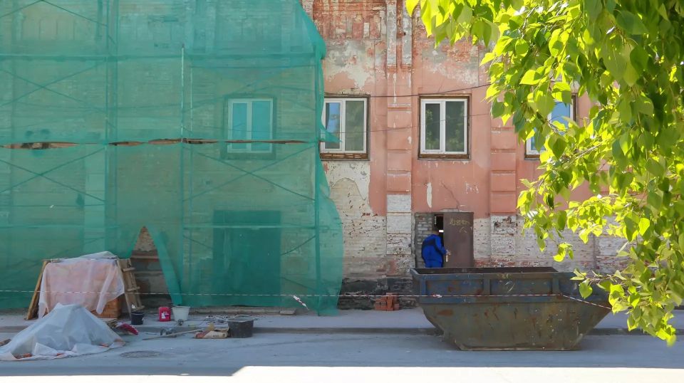 В Барнауле начали восстанавливать фасады старинного здания на улице Гоголя, 41 В Барнауле начали восстанавливать фасады старинного здания на улице Гоголя, 41