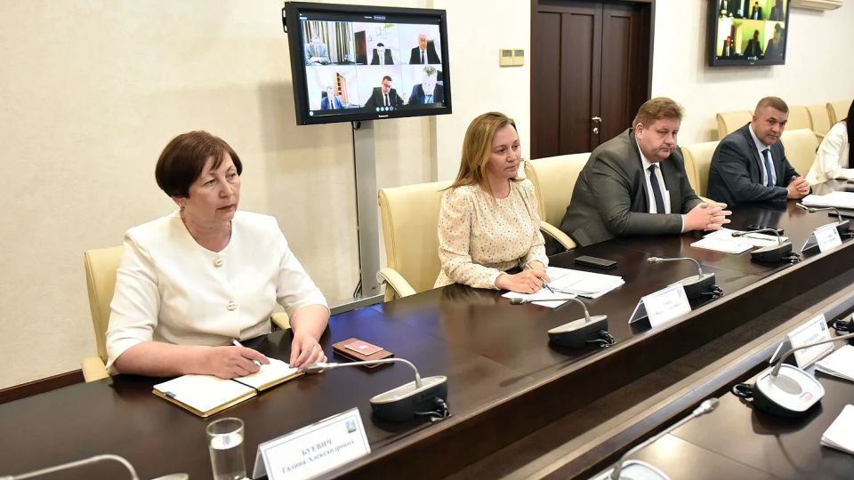 Вячеслав Франк провел оперативное аппаратное совещание Вячеслав Франк провел оперативное аппаратное совещание