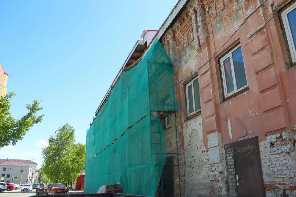 В Барнауле начали восстанавливать фасады старинного здания на улице Гоголя, 41 В Барнауле начали восстанавливать фасады старинного здания на улице Гоголя, 41