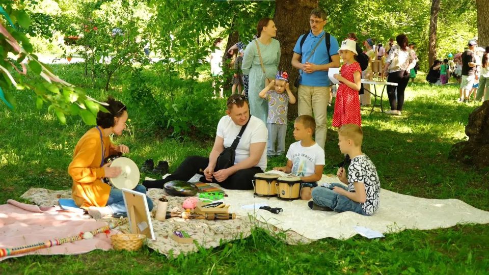Более 10 тысяч юных жителей Алтайского края стали участниками фестиваля «Изумрудное детство» Более 10 тысяч юных жителей Алтайского края стали участниками фестиваля «Изумрудное детство»
