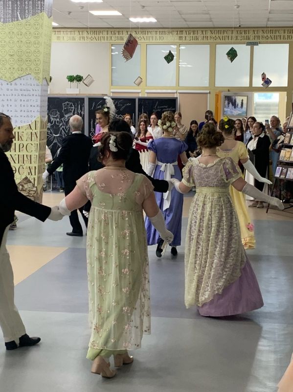 Настоящий бал в честь дня рождения Пушкина прошёл в Барнауле Настоящий бал в честь дня рождения Пушкина прошёл в Барнауле