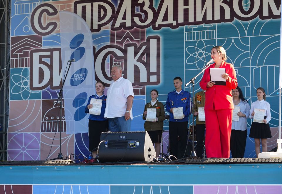 В Бийске дали старт трудовому лету студотрядов В Бийске дали старт трудовому лету студотрядов