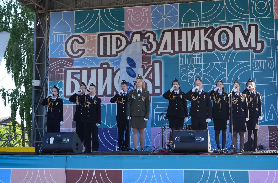 В Бийске дали старт трудовому лету студотрядов В Бийске дали старт трудовому лету студотрядов