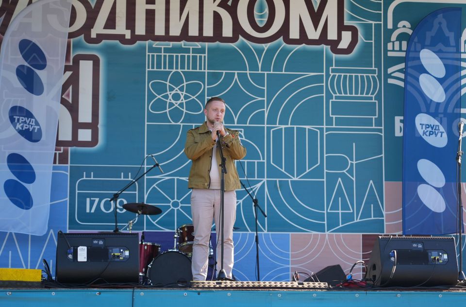 В Бийске дали старт трудовому лету студотрядов В Бийске дали старт трудовому лету студотрядов
