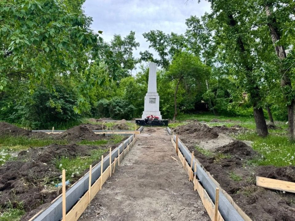 Благоустройство сквера на ул. Мерлина продолжается в Бийске