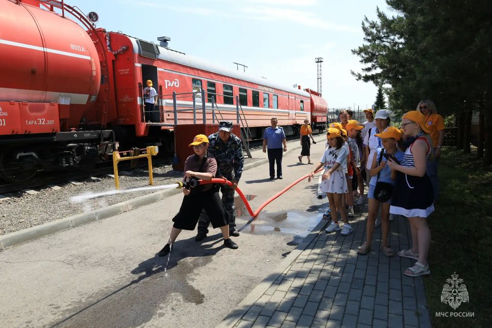 "Путешествие в страну БезОпасности" на пожарном поезде "Путешествие в страну БезОпасности" на пожарном поезде