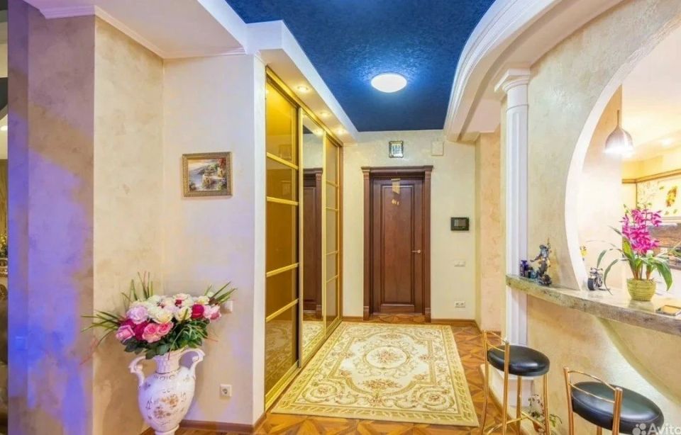 Дворец с «Версальским садом» продают в Алтайском крае Дворец с «Версальским садом» продают в Алтайском крае