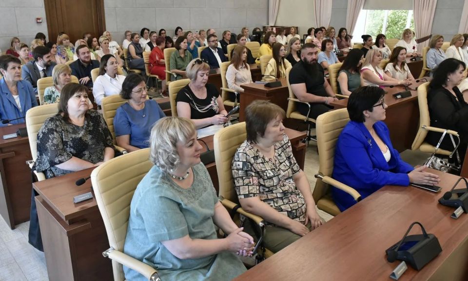 В преддверии Дня социального работника в Барнауле вручили награды представителям сферы В преддверии Дня социального работника в Барнауле вручили награды представителям сферы