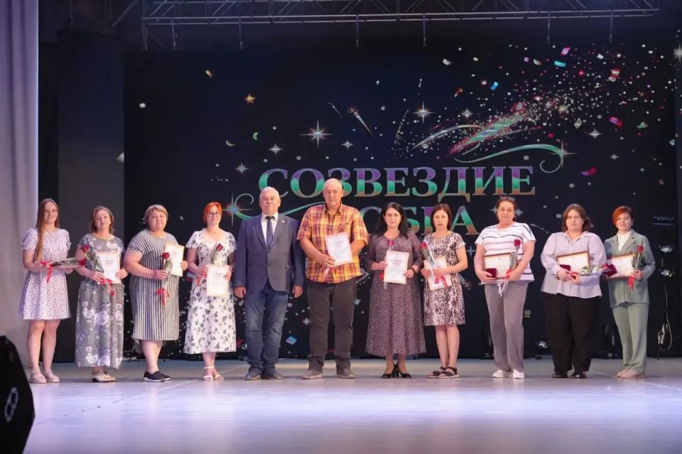 Сегодня в Городском дворце культуры чествовали социальных работников Бийска Сегодня в Городском дворце культуры чествовали социальных работников Бийска