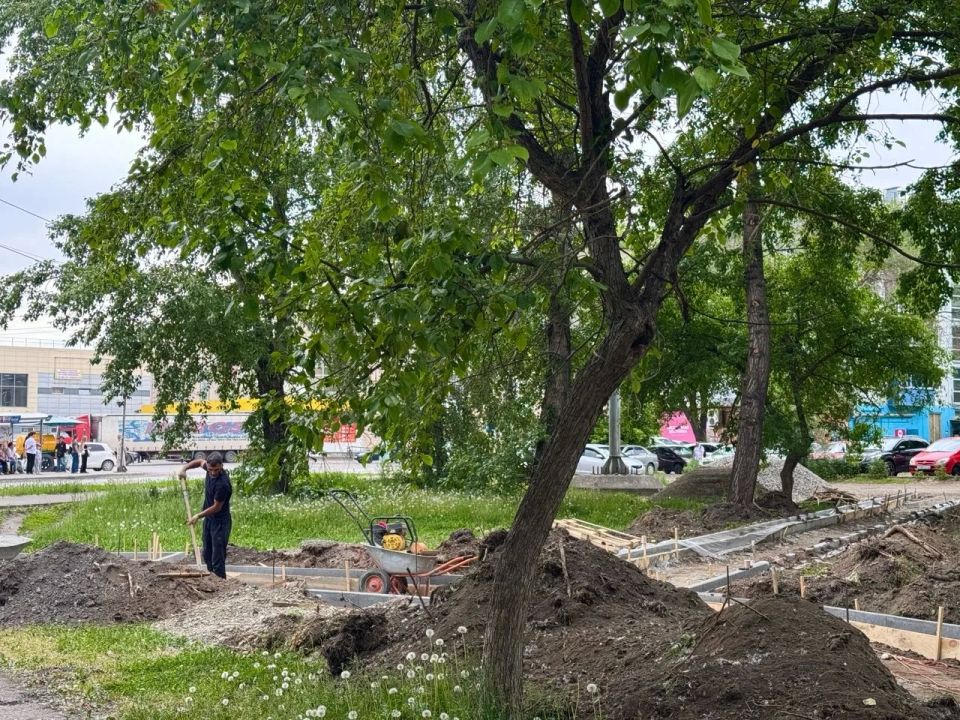 В сквере Мерлина идут активные работы по благоустройству В сквере Мерлина идут активные работы по благоустройству
