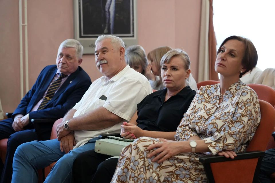 «Безопасное лето»: в библиотеке им. В. М. Шукшина состоялось родительское собрание по вопросам комплексной безопасности детей «Безопасное лето»: в библиотеке им. В. М. Шукшина состоялось родительское собрание по вопросам комплексной безопасности детей