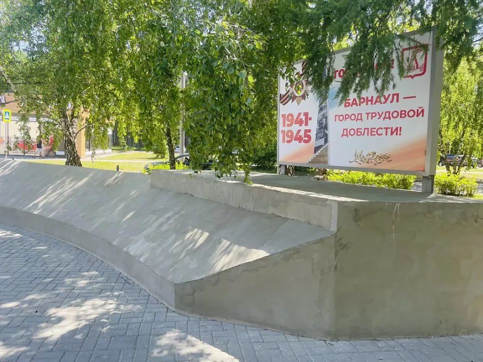 Ремонт мемориального комплекса на улице Георгия Исакова продолжается Ремонт мемориального комплекса на улице Георгия Исакова продолжается