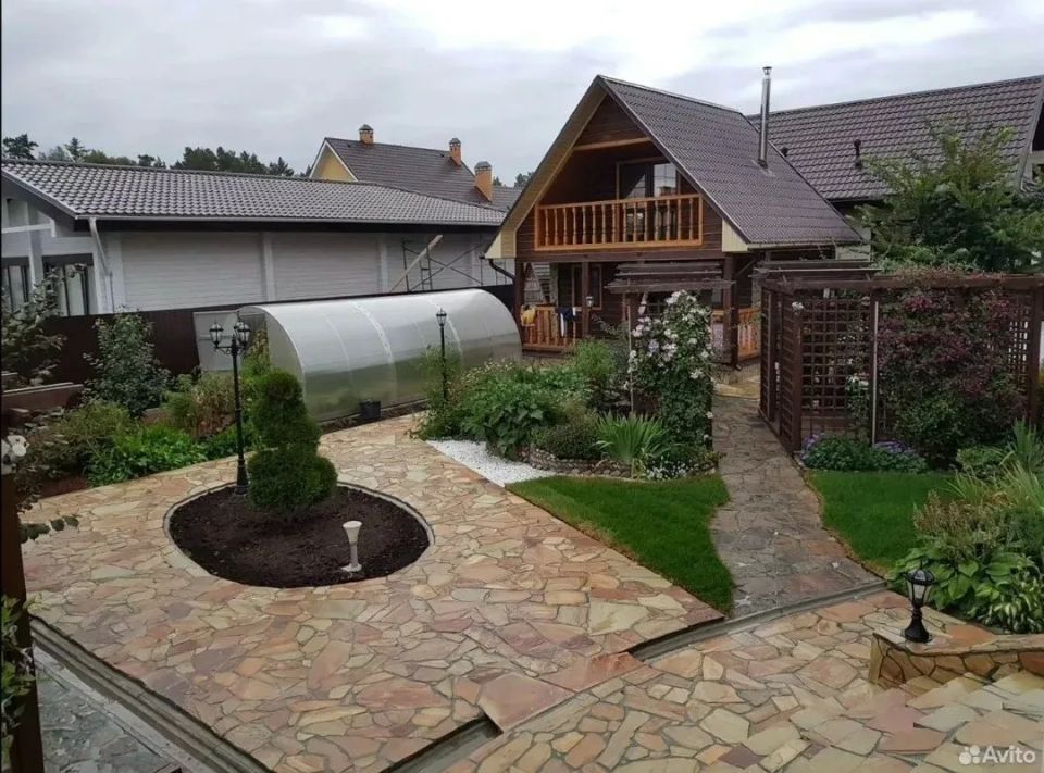 Дворец с «Версальским садом» продают в Алтайском крае Дворец с «Версальским садом» продают в Алтайском крае