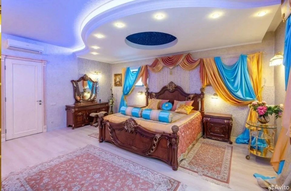 Дворец с «Версальским садом» продают в Алтайском крае Дворец с «Версальским садом» продают в Алтайском крае