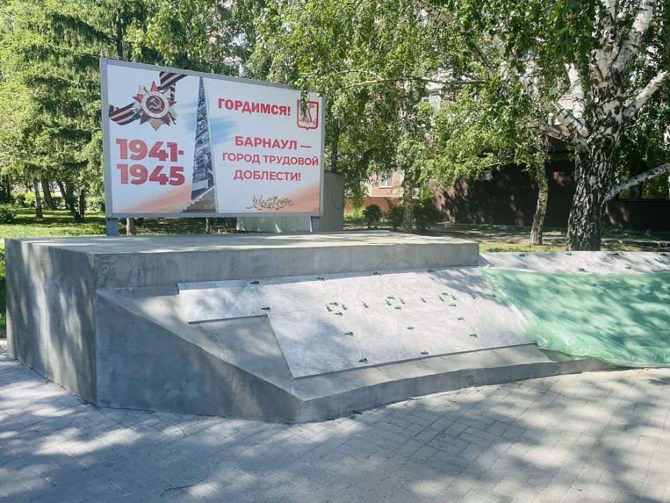 Ремонт мемориального комплекса на улице Георгия Исакова продолжается Ремонт мемориального комплекса на улице Георгия Исакова продолжается