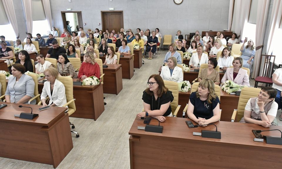 В Барнауле поздравили соцработников с праздником и отметили наградами В Барнауле поздравили соцработников с праздником и отметили наградами