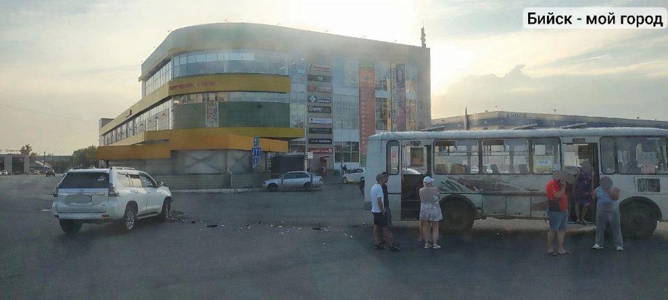 Авария на вокзале. Снова фигурирует общественный транспорт