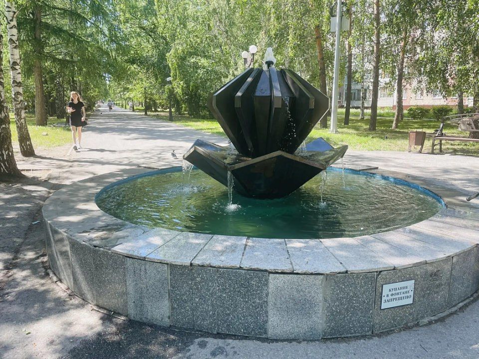 Ремонт мемориального комплекса на улице Георгия Исакова продолжается