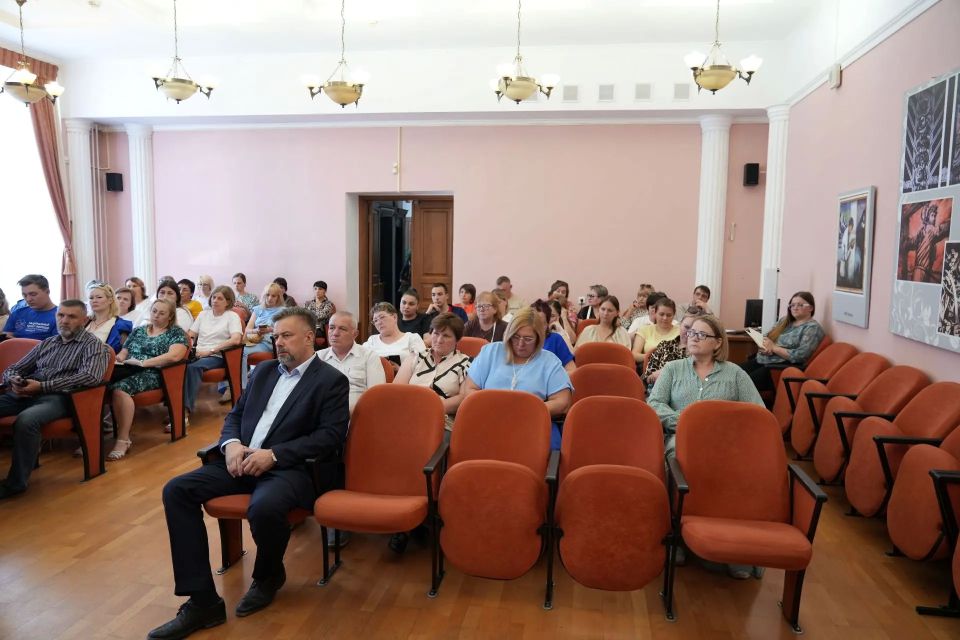 «Безопасное лето»: в библиотеке им. В. М. Шукшина состоялось родительское собрание по вопросам комплексной безопасности детей «Безопасное лето»: в библиотеке им. В. М. Шукшина состоялось родительское собрание по вопросам комплексной безопасности детей