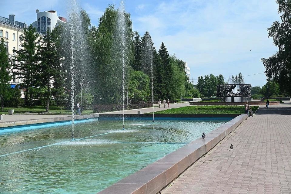 В Барнауле началась плановая очистка городских фонтанов В Барнауле началась плановая очистка городских фонтанов