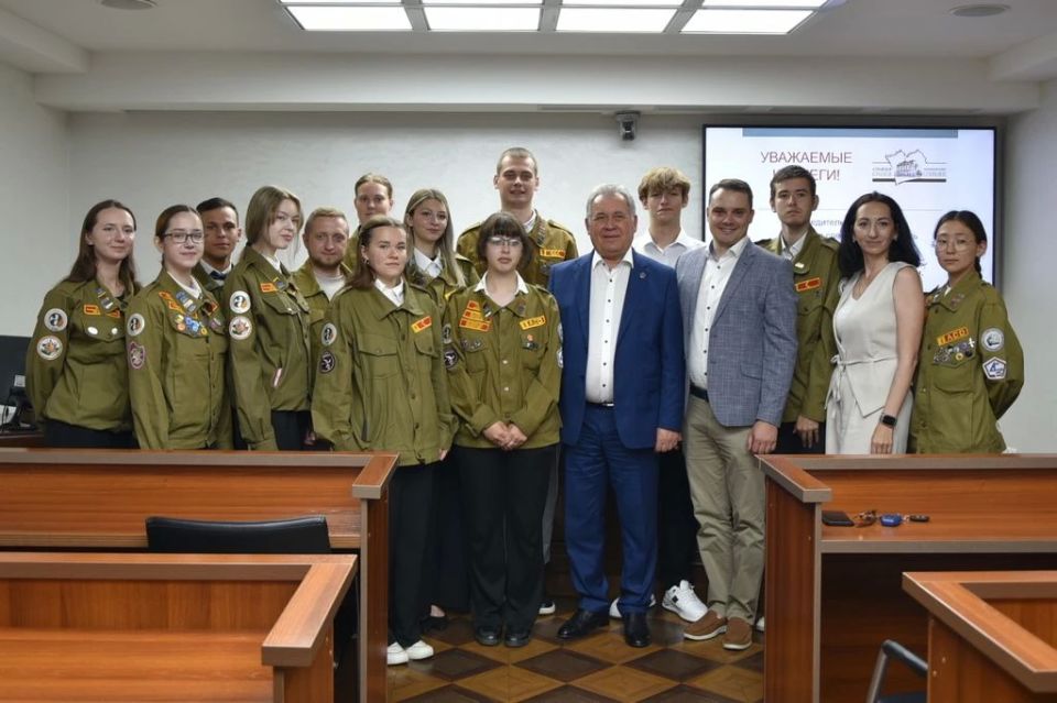 Будьте активными! Председатель АКЗС встретился с бойцами первого в регионе студенческого сельхозпроекта