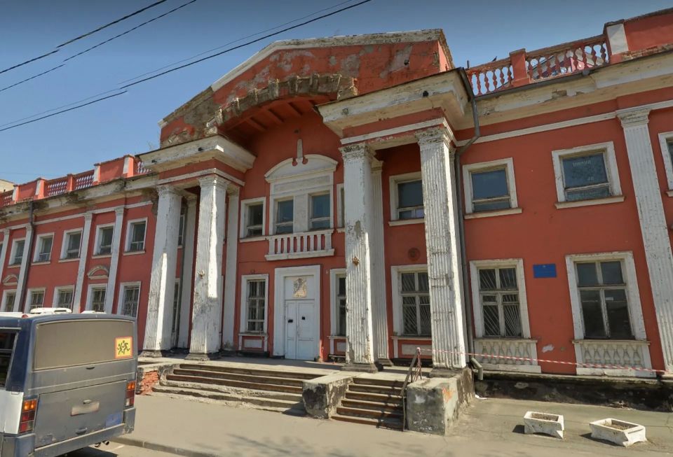 Суд обязал Росимущество отремонтировать фасад исторического здания в центре Барнаула