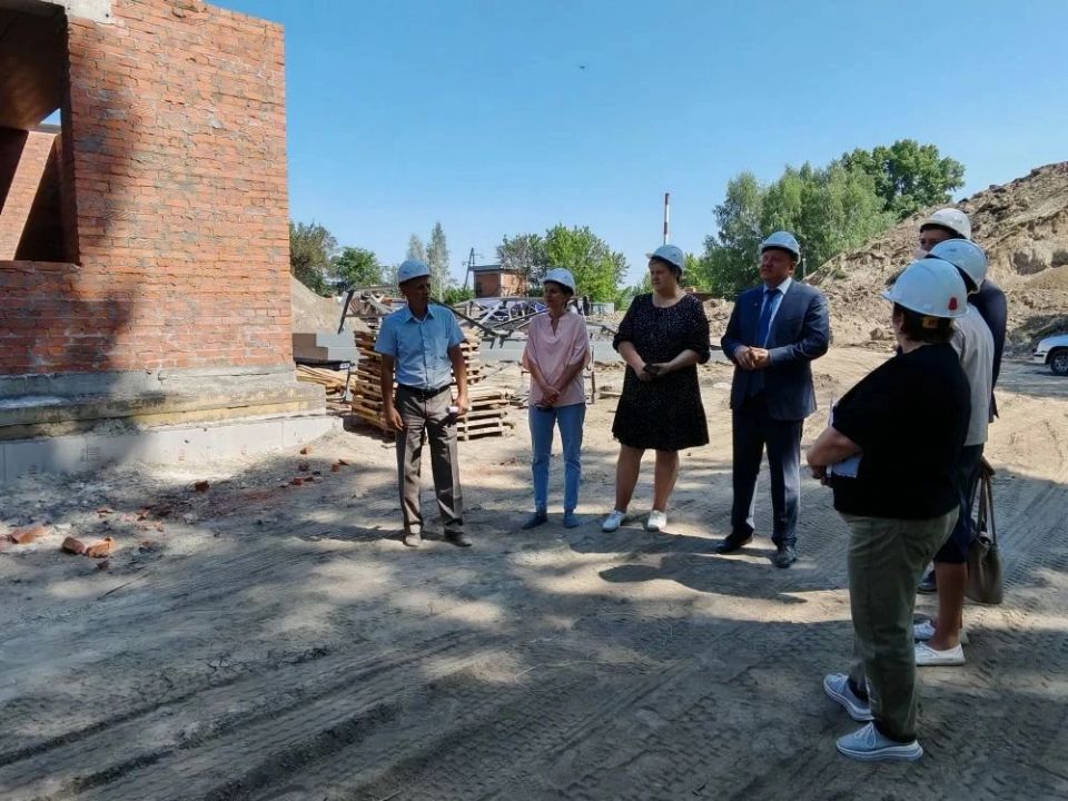 Ход строительства школы проверили в Бийске