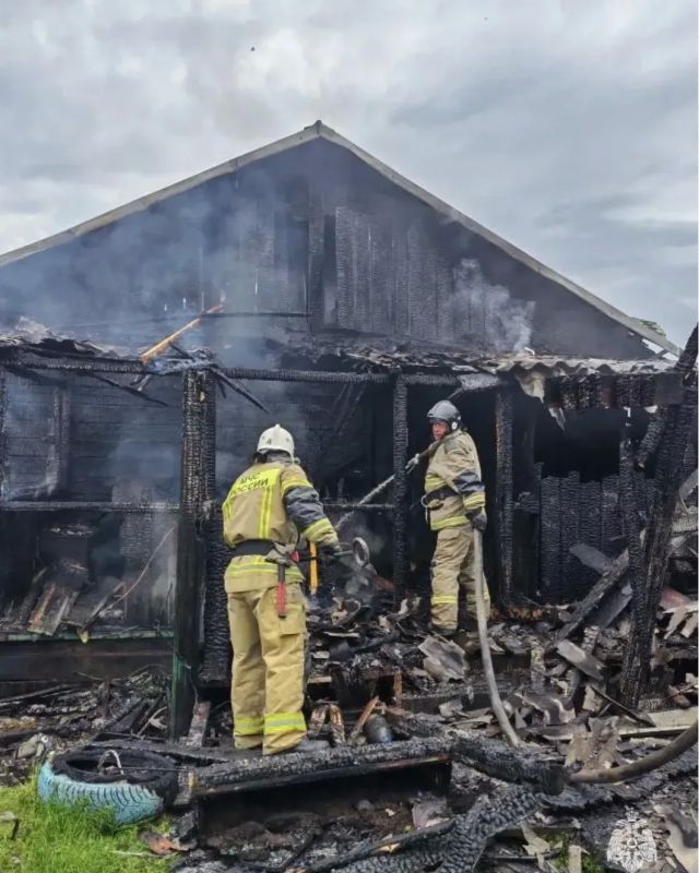 Огонь охватил 130 квадратных метров жилого дома в селе в Республике Алтай
