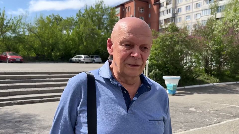 Жёсткая дисциплина и многочасовые задачи: как преподаватель из Бийска готовит чемпионов по физике Жёсткая дисциплина и многочасовые задачи: как преподаватель из Бийска готовит чемпионов по физике