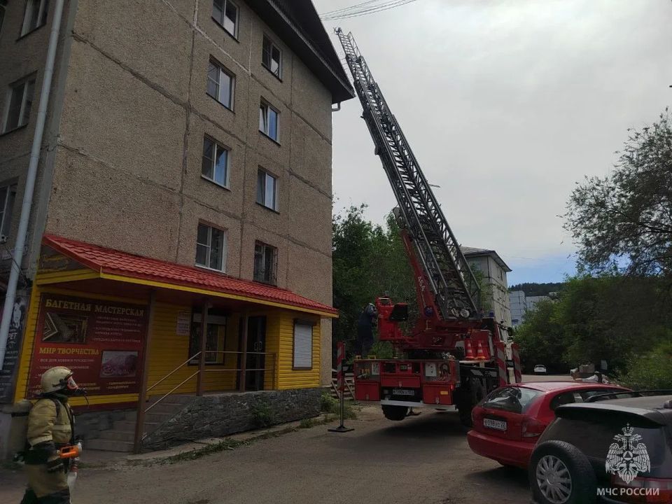 В Белокурихе на пожаре спасены люди В Белокурихе на пожаре спасены люди