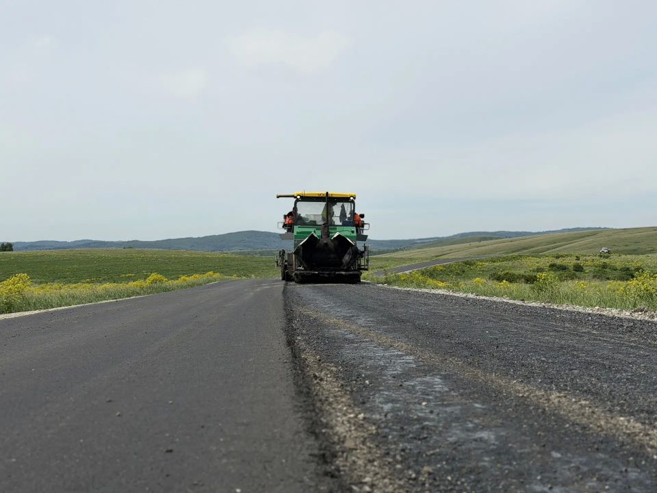 В Алтайском крае приводят в нормативное состояние дорогу к уникальным памятникам природы и истории Горной Колывани В Алтайском крае приводят в нормативное состояние дорогу к уникальным памятникам природы и истории Горной Колывани