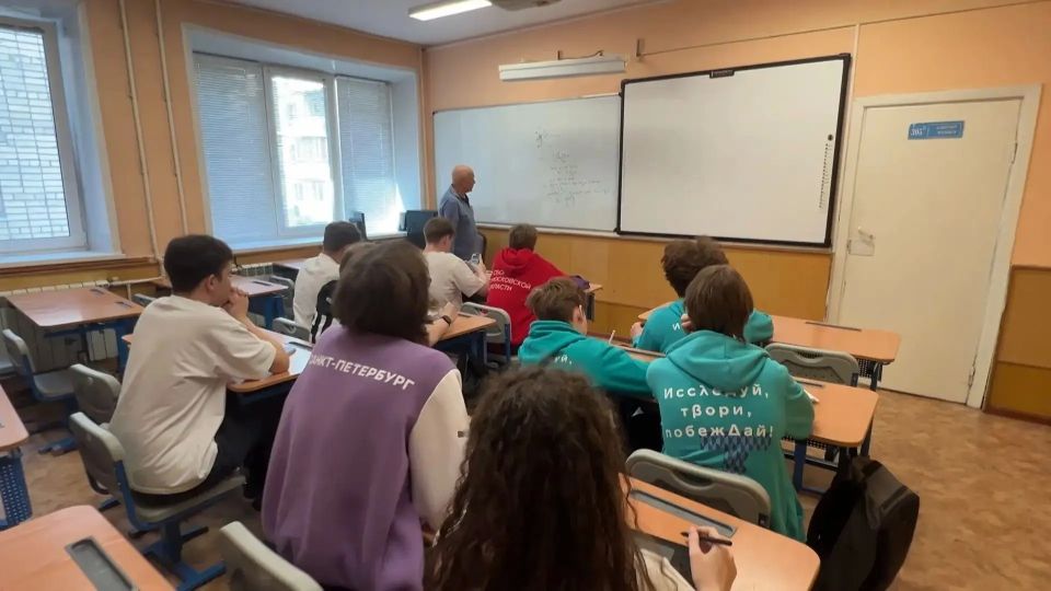 #СМИ_о_нас. Жёсткая дисциплина и многочасовые задачи: как преподаватель из Бийска готовит чемпионов по физике Бийском лицее воспитывают кандидатов в сборную России по физике, способных конкурировать со столичными школьниками #СМИ_о_нас. Жёсткая дисциплина и многочасовые задачи: как преподаватель из Бийска готовит чемпионов по физике Бийском лицее воспитывают кандидатов в сборную России по физике, способных конкурировать со столичными школьниками