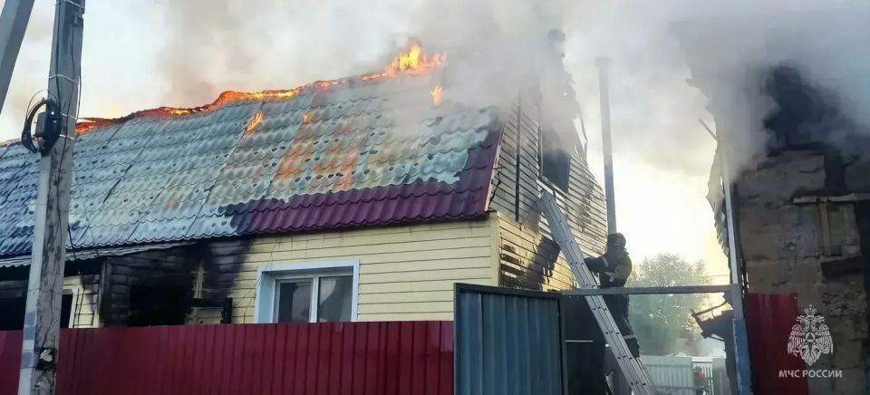 В бийском посёлке Сорокино произошёл пожар в частном секторе