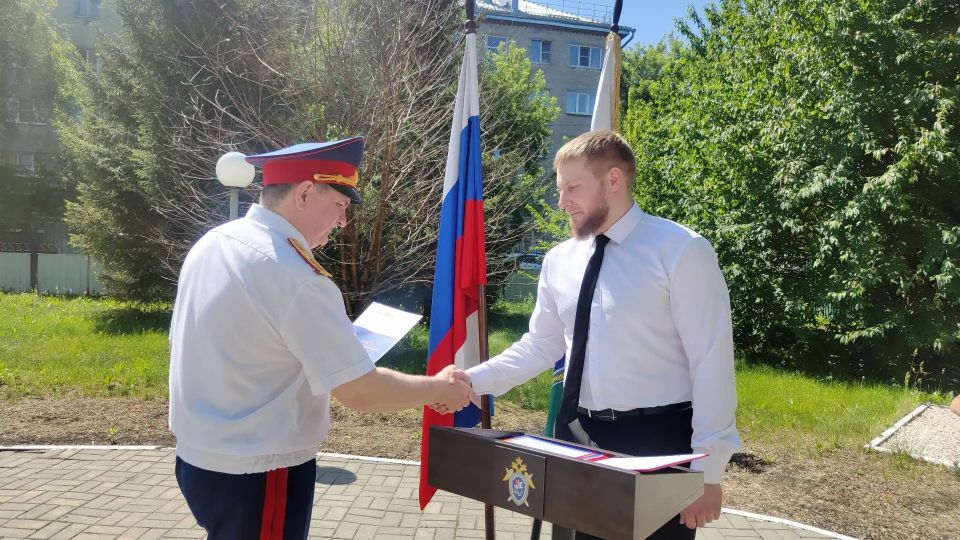 В преддверии Дня России в следственном управлении по Алтайскому краю состоялось торжественное принятие Присяги молодыми следователями В преддверии Дня России в следственном управлении по Алтайскому краю состоялось торжественное принятие Присяги молодыми следователями