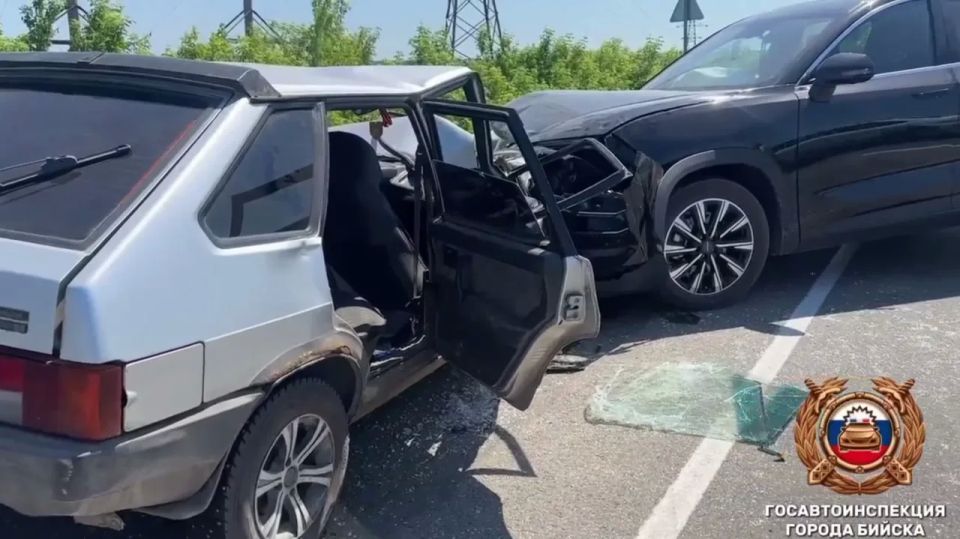 В ДТП под Бийском пострадало три человека В ДТП под Бийском пострадало три человека