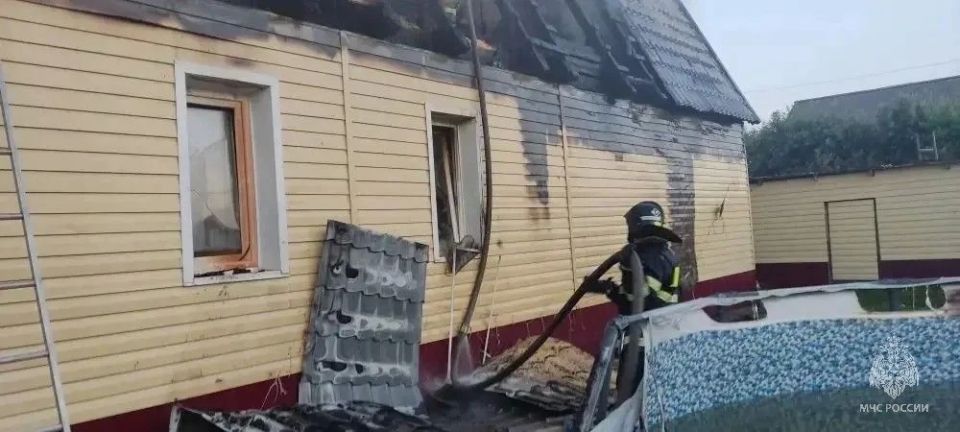 Пожар в поселке Сорокино: огонь охватил дом и надворные постройки Пожар в поселке Сорокино: огонь охватил дом и надворные постройки