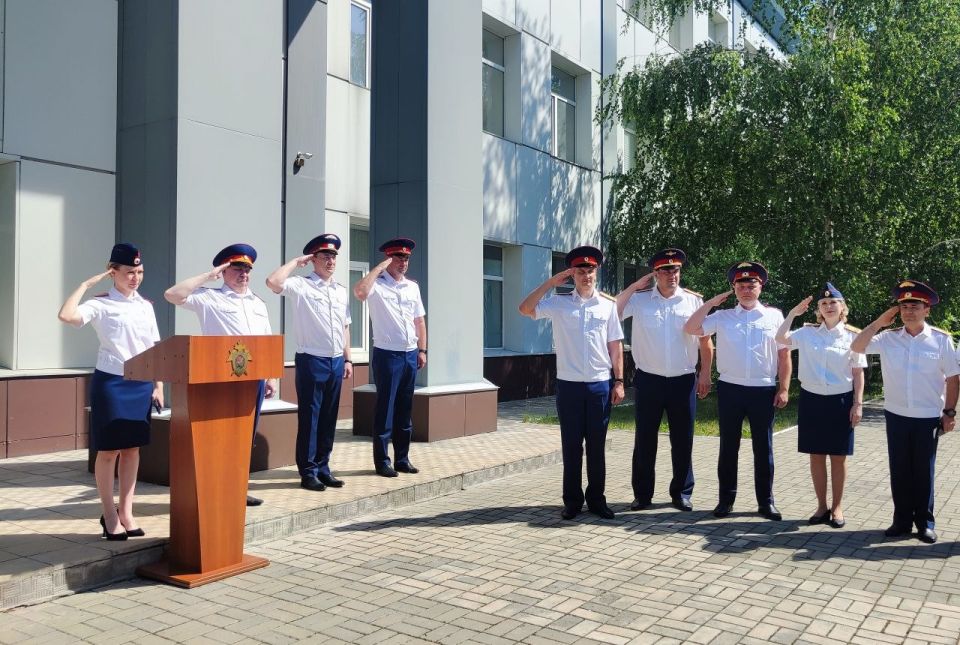 В преддверии Дня России в следственном управлении по Алтайскому краю состоялось торжественное принятие Присяги молодыми следователями В преддверии Дня России в следственном управлении по Алтайскому краю состоялось торжественное принятие Присяги молодыми следователями