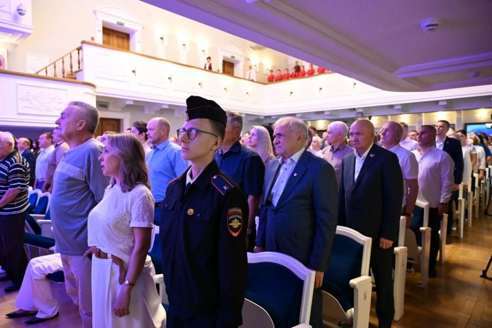 Общественная палата Алтайского края принимает поздравления с 20-летием