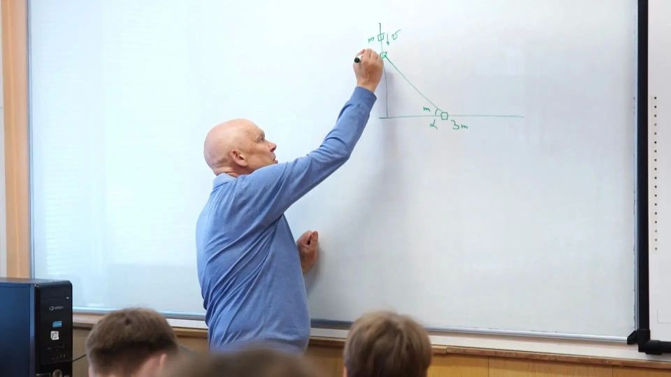 #СМИ_о_нас. Жёсткая дисциплина и многочасовые задачи: как преподаватель из Бийска готовит чемпионов по физике Бийском лицее воспитывают кандидатов в сборную России по физике, способных конкурировать со столичными школьниками #СМИ_о_нас. Жёсткая дисциплина и многочасовые задачи: как преподаватель из Бийска готовит чемпионов по физике Бийском лицее воспитывают кандидатов в сборную России по физике, способных конкурировать со столичными школьниками