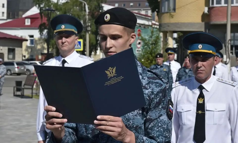 Верность долгу и Отечеству: в Барнауле сотрудники службы судебных приставов приняли присягу