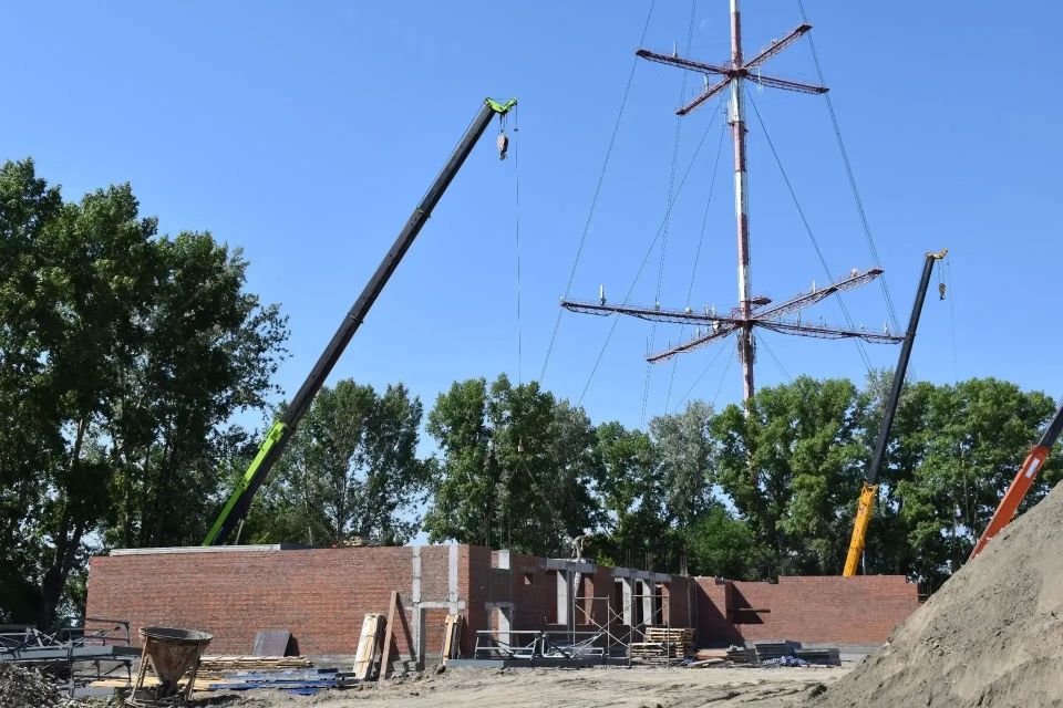 В Бийске школу № 31 строят с учётом 8-ми бальной сейсмичности территории: ход работ проверили глава города и специалисты Единого стройзаказчика В Бийске школу № 31 строят с учётом 8-ми бальной сейсмичности территории: ход работ проверили глава города и специалисты Единого стройзаказчика