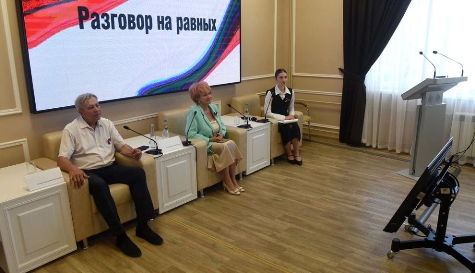 Ирина Солнцева и Владимир Лещенко приняли участие в «Разговоре на равных» со студентами медицинского университета Ирина Солнцева и Владимир Лещенко приняли участие в «Разговоре на равных» со студентами медицинского университета