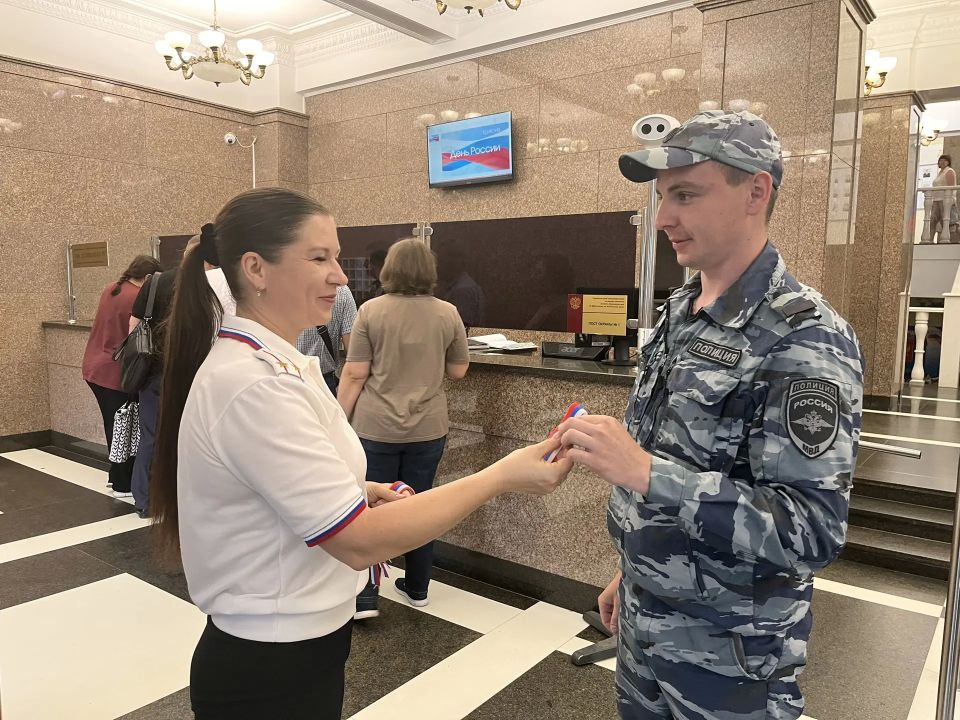 В канун Дня России в ГУ МВД по краю прошла патриотическая акция В канун Дня России в ГУ МВД по краю прошла патриотическая акция