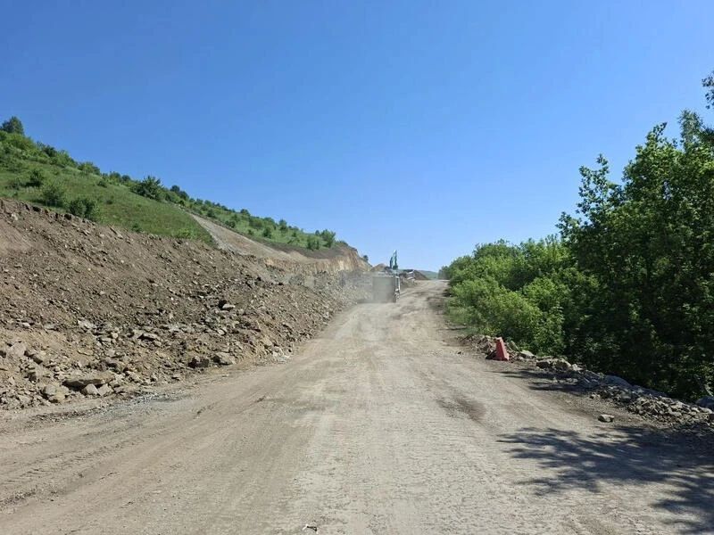 В Алтайском крае продолжается реконструкция одной из важнейших туристических дорог — трассы от села Алтайское до особой экономической зоны "Бирюзовой Катуни" через Аю В Алтайском крае продолжается реконструкция одной из важнейших туристических дорог — трассы от села Алтайское до особой экономической зоны "Бирюзовой Катуни" через Аю