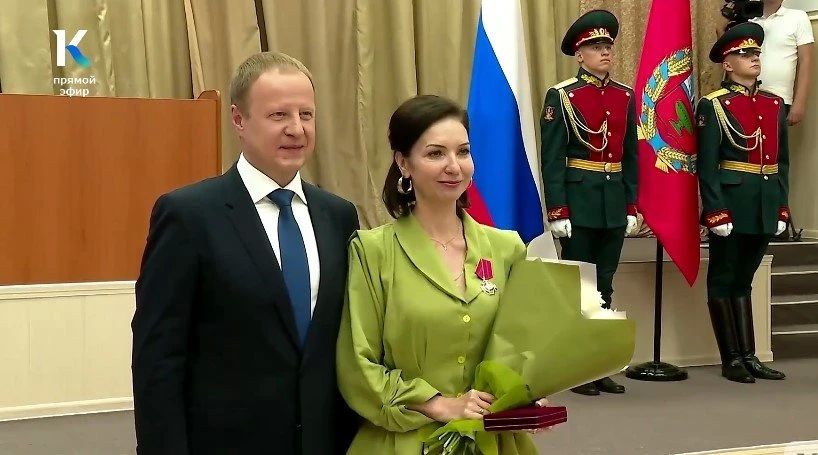 Заслуженной артистке РФ из Алтайского края вручили орден «За заслуги в культуре и искусстве» Заслуженной артистке РФ из Алтайского края вручили орден «За заслуги в культуре и искусстве»