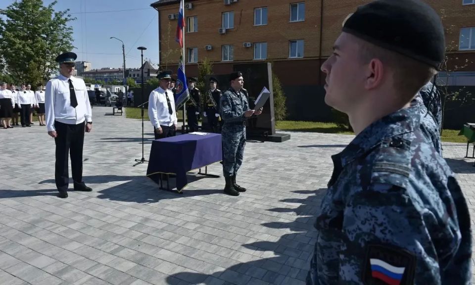 Верность долгу и Отечеству: в Барнауле сотрудники службы судебных приставов приняли присягу Верность долгу и Отечеству: в Барнауле сотрудники службы судебных приставов приняли присягу