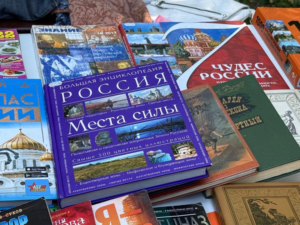 Акция «Читай, Бийск» на Петровском бульваре Акция «Читай, Бийск» на Петровском бульваре