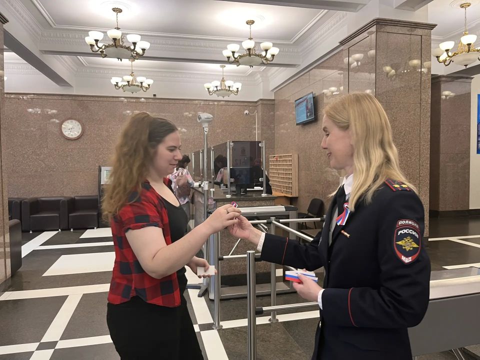 В канун Дня России в ГУ МВД по краю прошла патриотическая акция В канун Дня России в ГУ МВД по краю прошла патриотическая акция